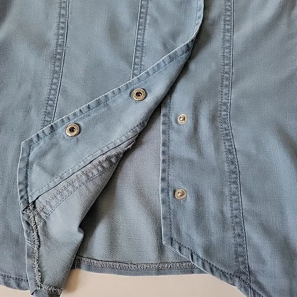 London Crew Chambray Vest Top Snap Button V Neck Coastal Cowgirl Preppy Western - Picture 3 of 11